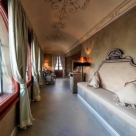 Relais Prato 5*